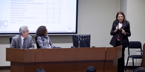 Carlos San Cristóval Guevara (IDIC), Nelva Quevedo (Biblioteca) y María Teresa Quiroz (IDIC).